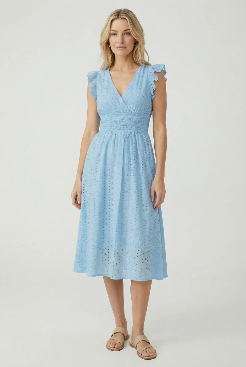 Vêtement mi-long pour femme - robe trapèze ajourée à taille smockée | vacances