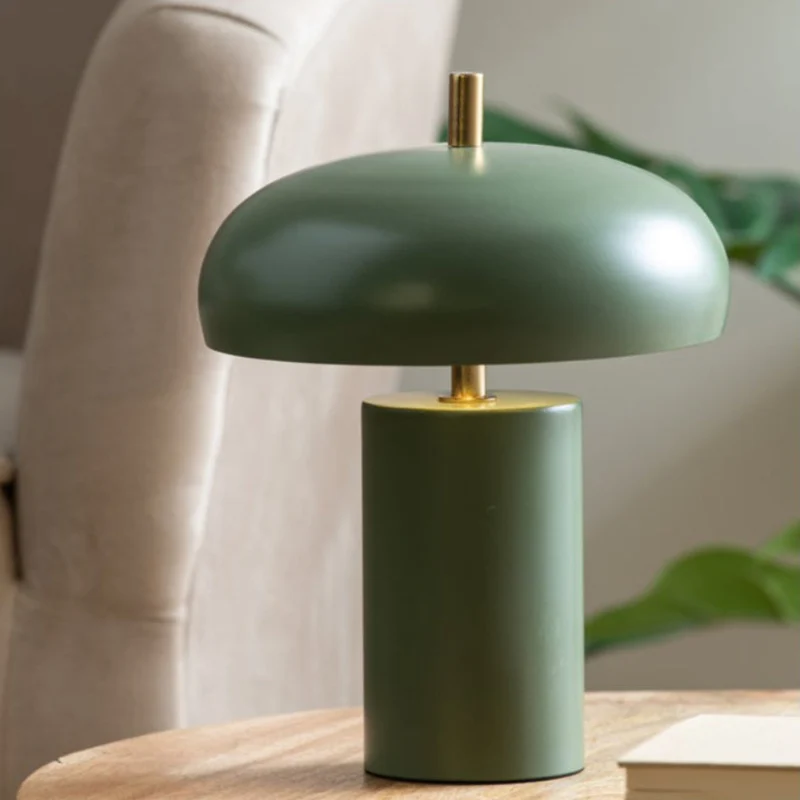 Lampe de table style médiéval métal et verre
