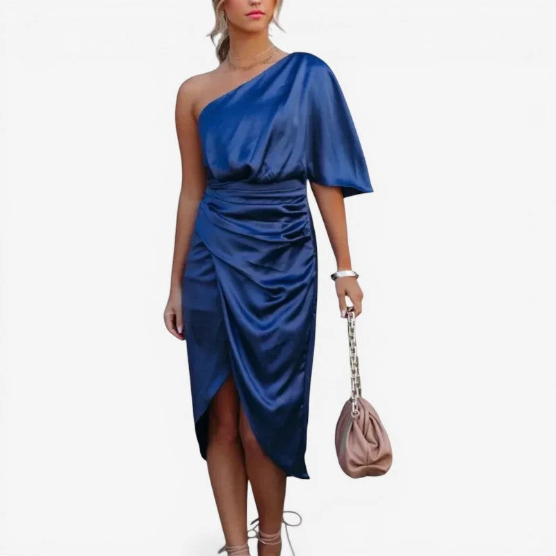 Robe portefeuille courte asymétrique à une épaule avec fente