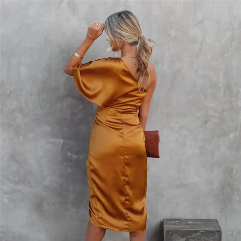 Robe femme asymétrique une épaule drapée