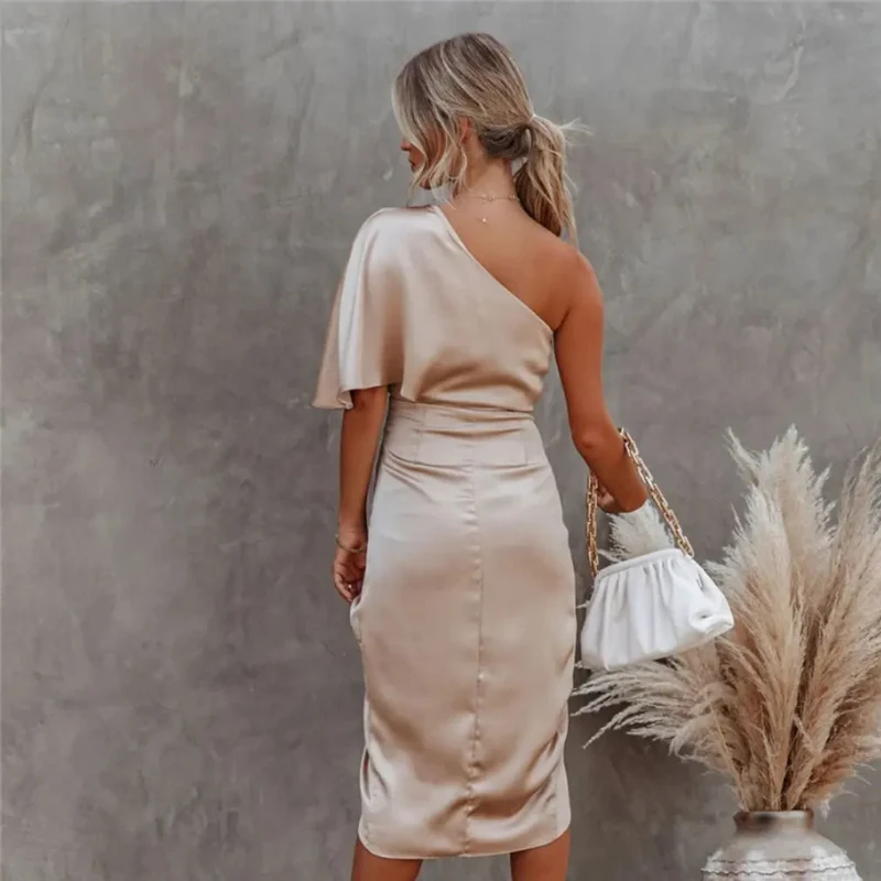 Robe femme asymétrique une épaule drapée