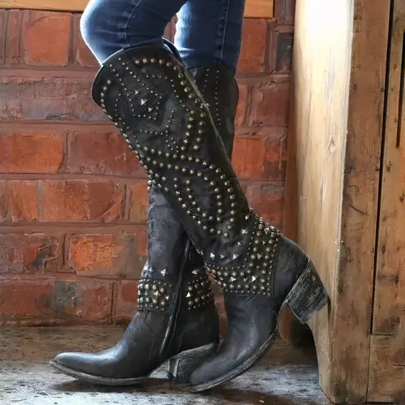 Bottes hautes à bout pointu avec perles décoratives