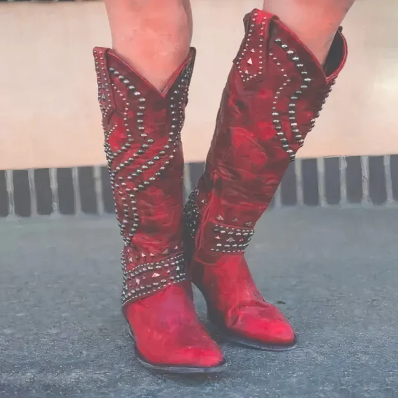 Bottes hautes à bout pointu avec perles décoratives