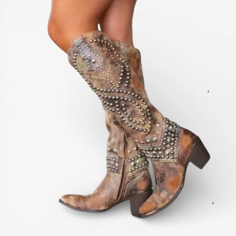 Bottes hautes à bout pointu avec perles décoratives