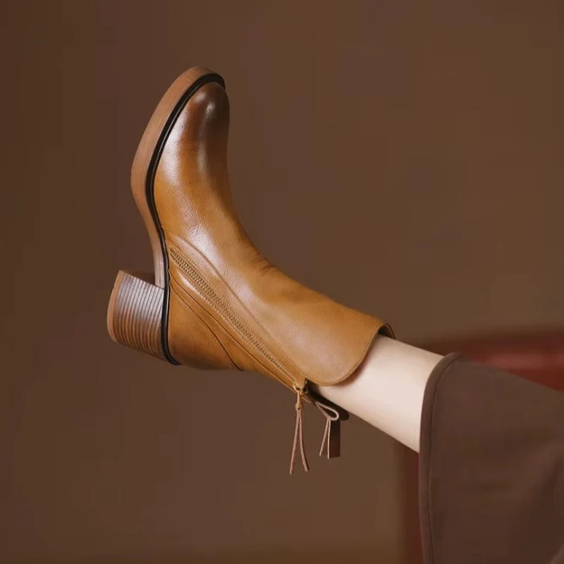 Bottines Hanna à bout pointu, talon bloc et fermeture éclair latérale