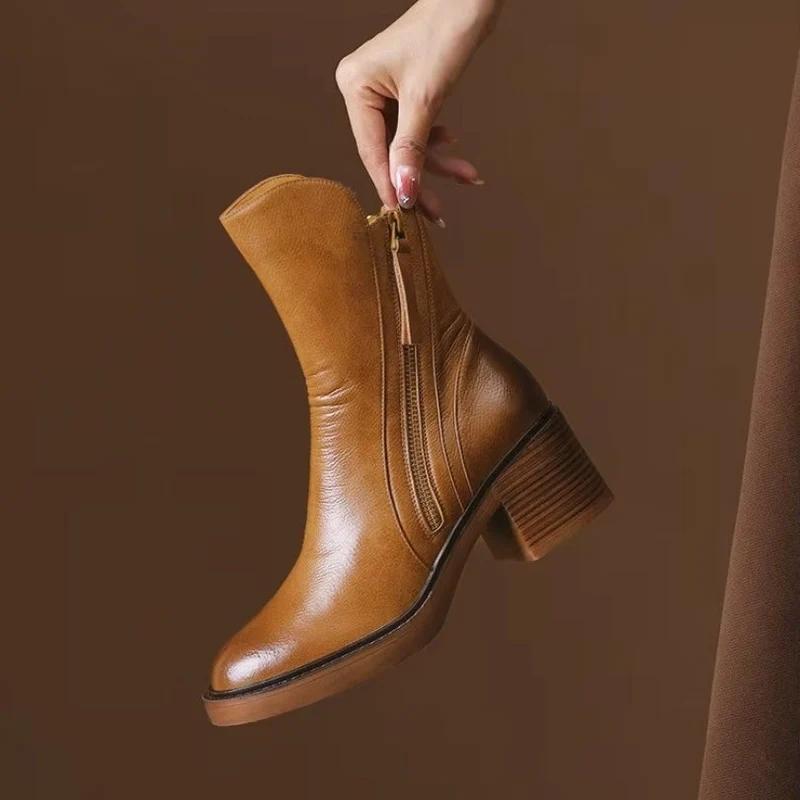 Bottines Hanna à bout pointu, talon bloc et fermeture éclair latérale