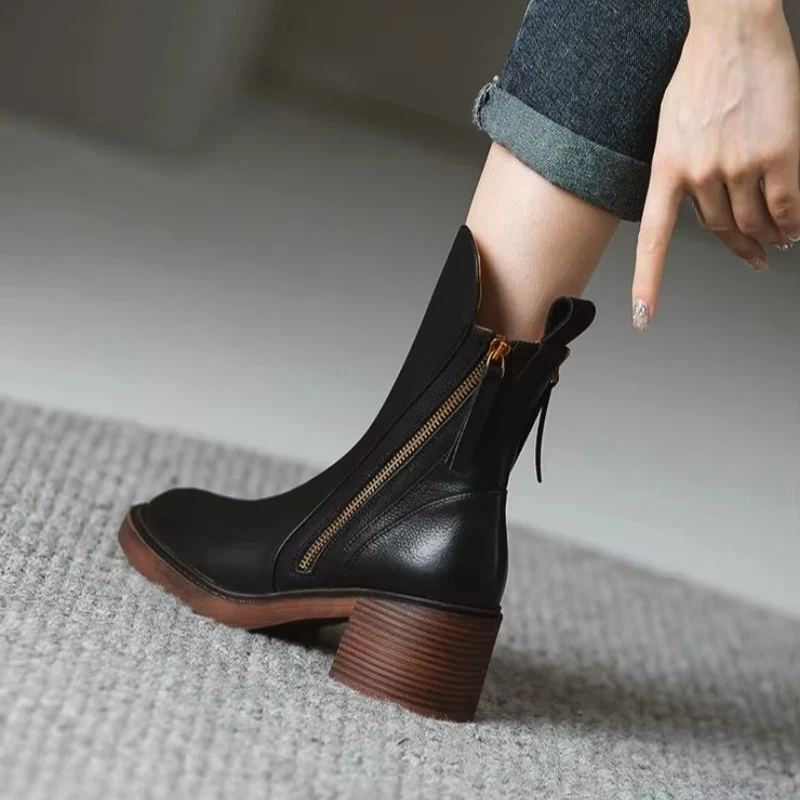 Bottines Hanna à bout pointu, talon bloc et fermeture éclair latérale