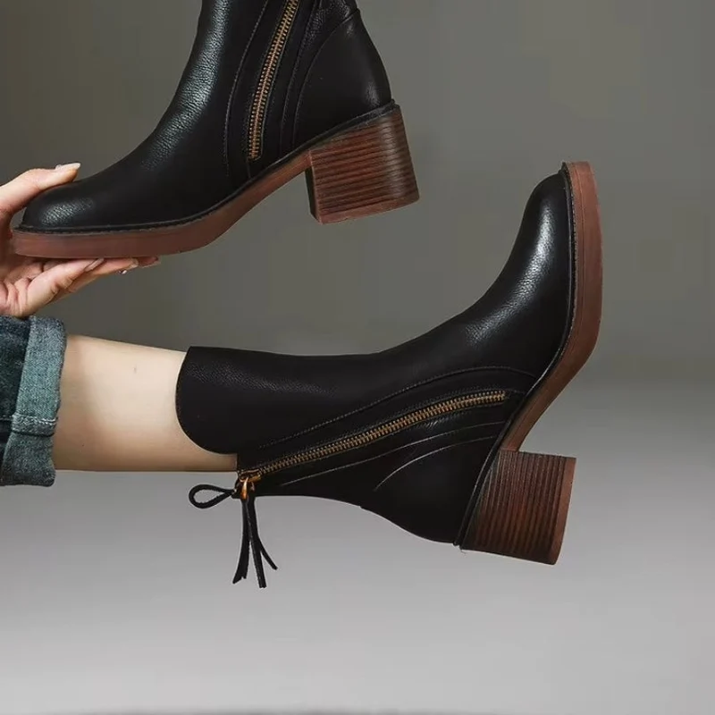 Bottines Hanna à bout pointu, talon bloc et fermeture éclair latérale