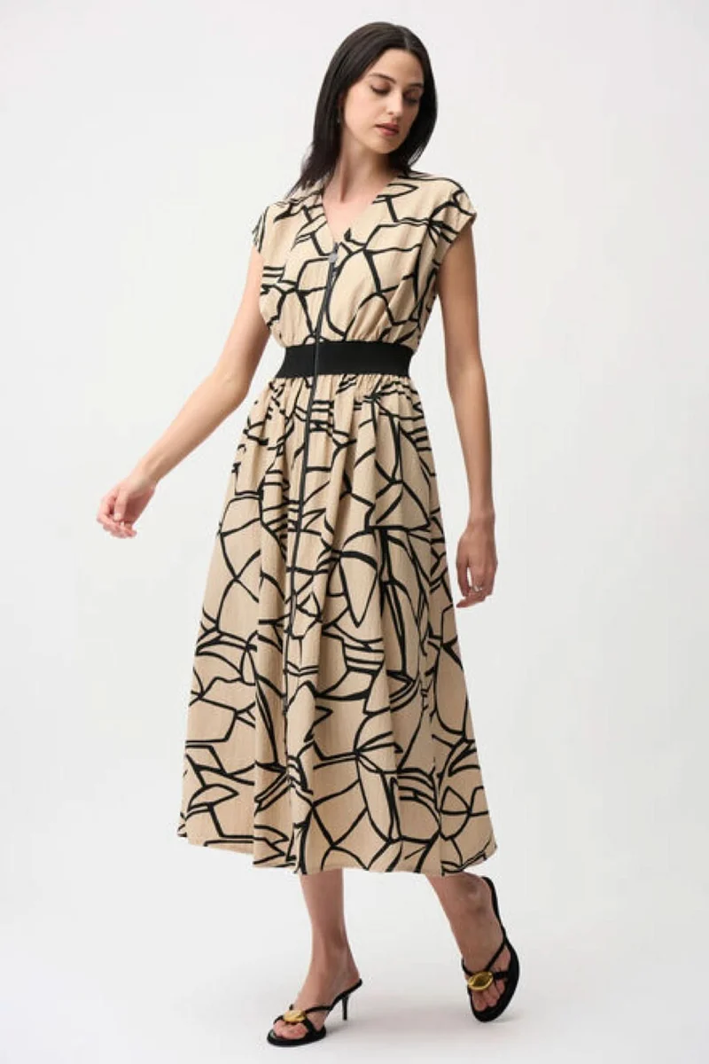 Robe imprimée à taille marquée