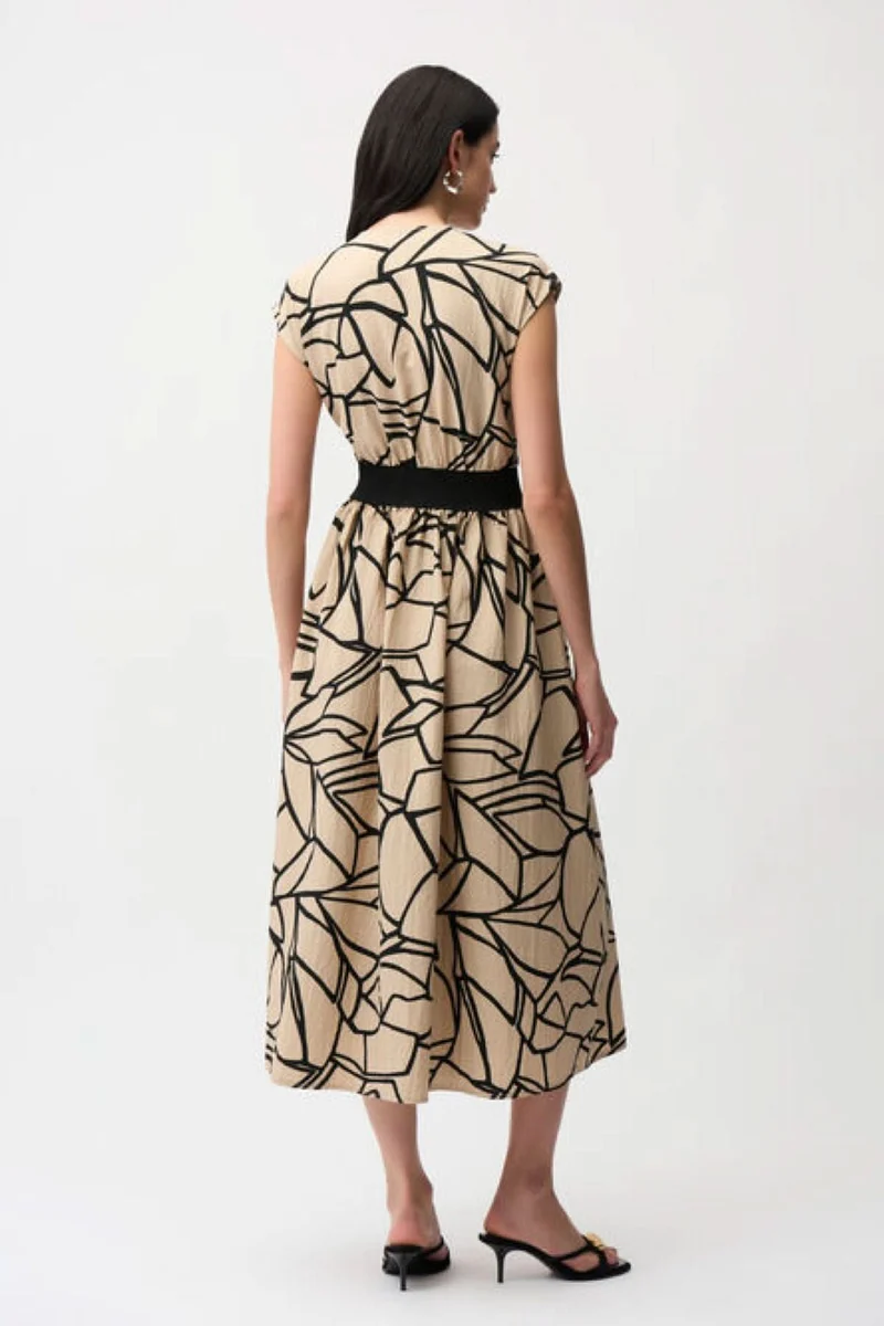 Robe imprimée à taille marquée