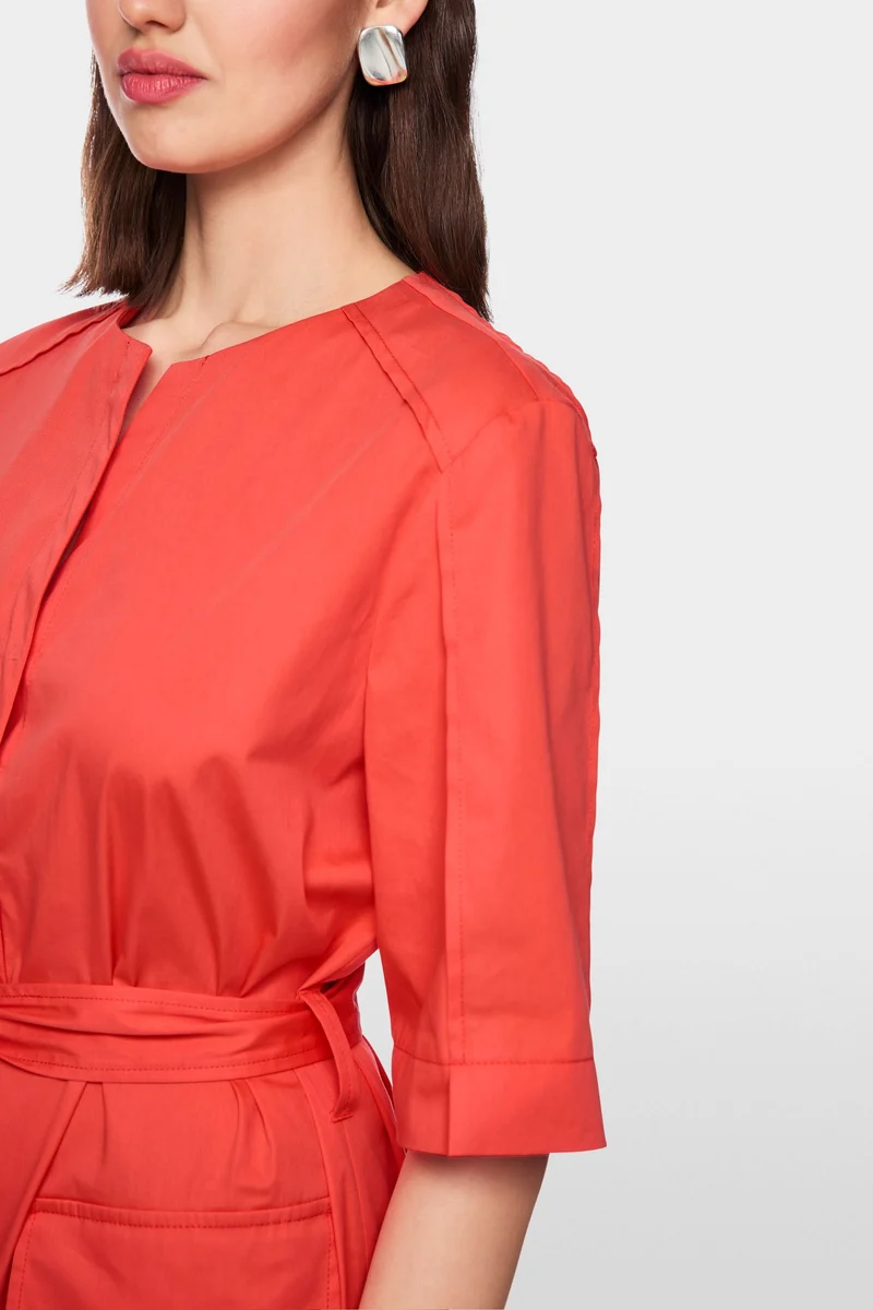 Robe ceinturée à manches courtes
