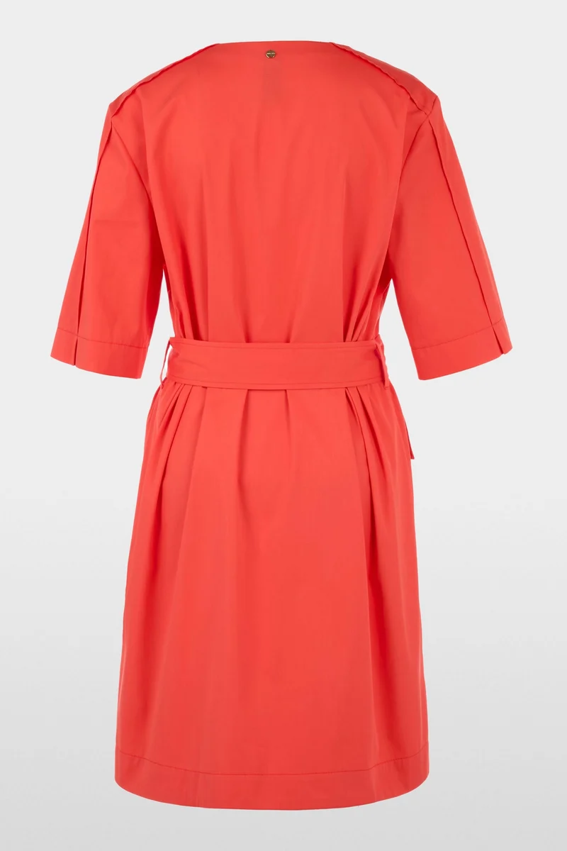 Robe ceinturée à manches courtes