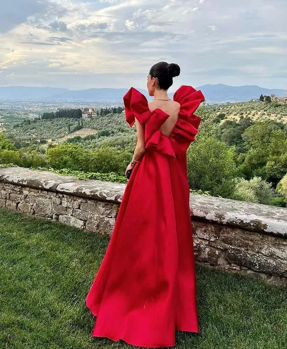 Robe de soirée longue rouge élégante et personnalisable