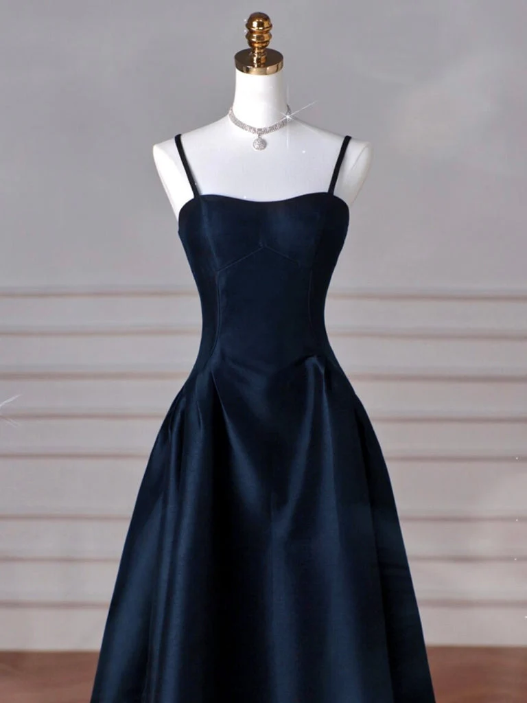 Robe de bal longue en satin bleu foncé coupe trapèze