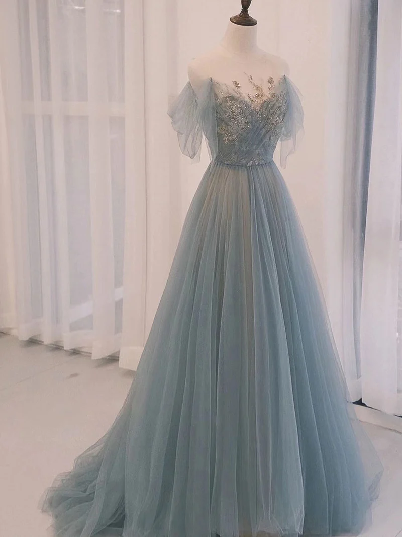 Robe de bal longue en tulle gris bleu avec détails en paillettes et dentelle