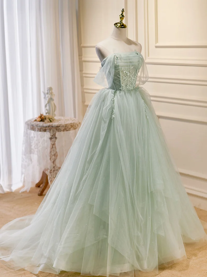 Robe de bal longue verte en tulle à épaules dénudées et coupe trapèze avec détails en perles