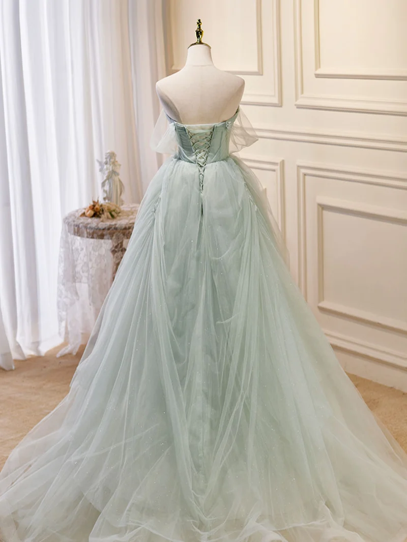 Robe de bal longue verte en tulle à épaules dénudées et coupe trapèze avec détails en perles