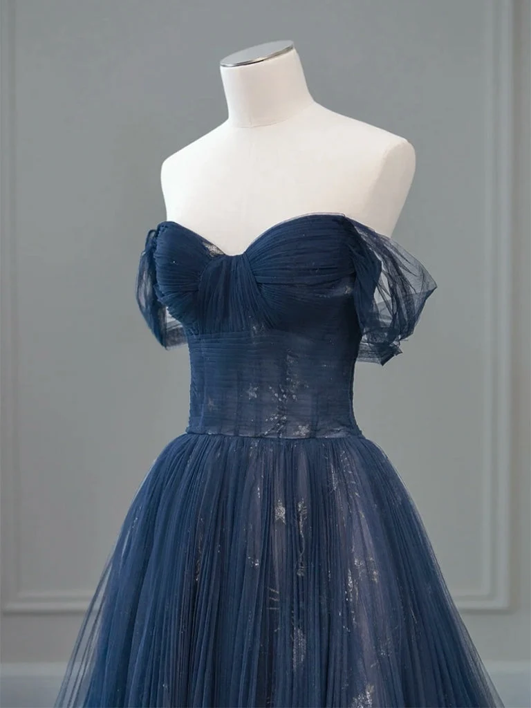Robe de bal longue bleu foncé en tulle et dentelle, épaules dénudées, coupe trapèze