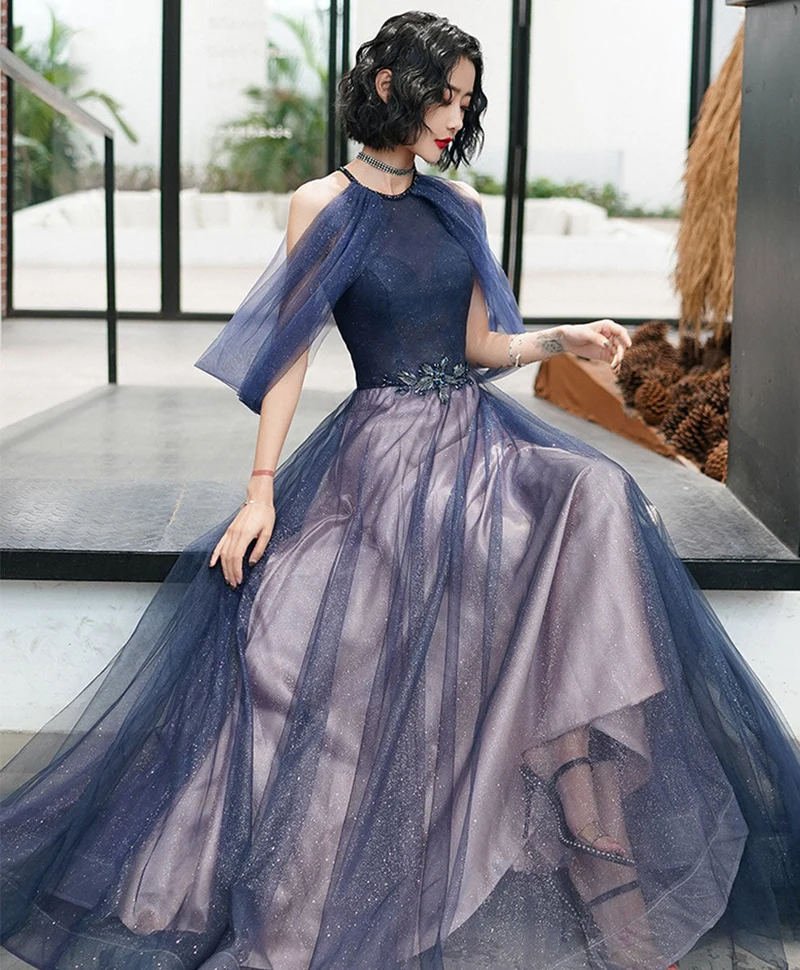 Robe de soirée longue en tulle bleu à paillettes