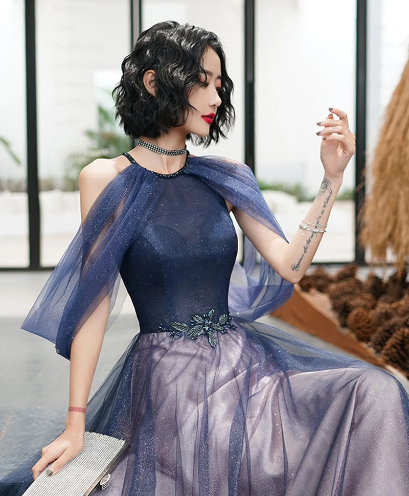 Robe de soirée longue en tulle bleu à paillettes