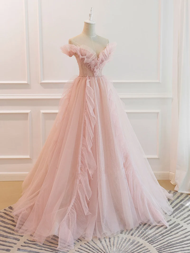 Robe de bal rose en tulle à épaules dénudées