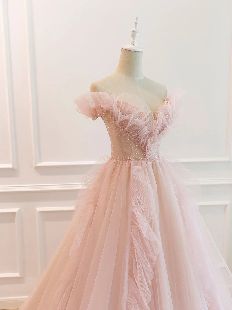 Robe de bal rose en tulle à épaules dénudées