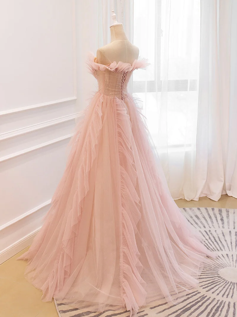Robe de bal rose en tulle à épaules dénudées