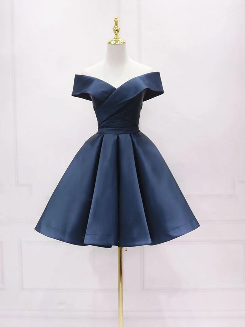 Robe de bal courte simple en satin bleu foncé à épaules dénudées