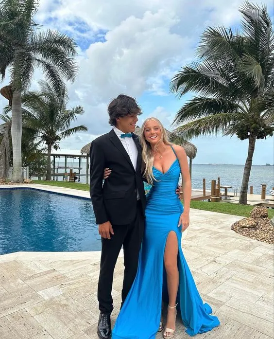 Robe de soirée élégante bleue à col en V et fente