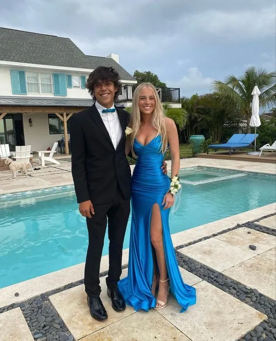 Robe de soirée élégante bleue à col en V et fente