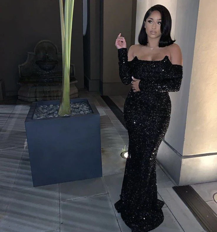 Robe de bal élégante à paillettes noires, idéale pour les soirées de remise de diplômes