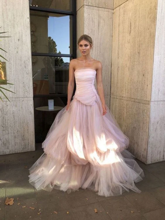 Superbe robe de bal longue en tulle rose clair