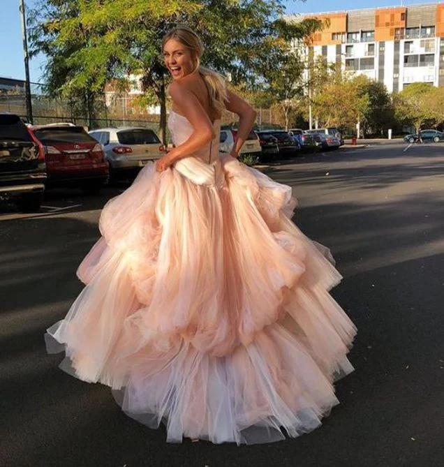 Superbe robe de bal longue en tulle rose clair