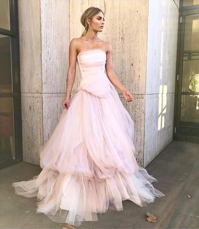 Superbe robe de bal longue en tulle rose clair