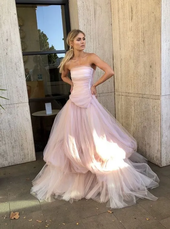 Superbe robe de bal longue en tulle rose clair