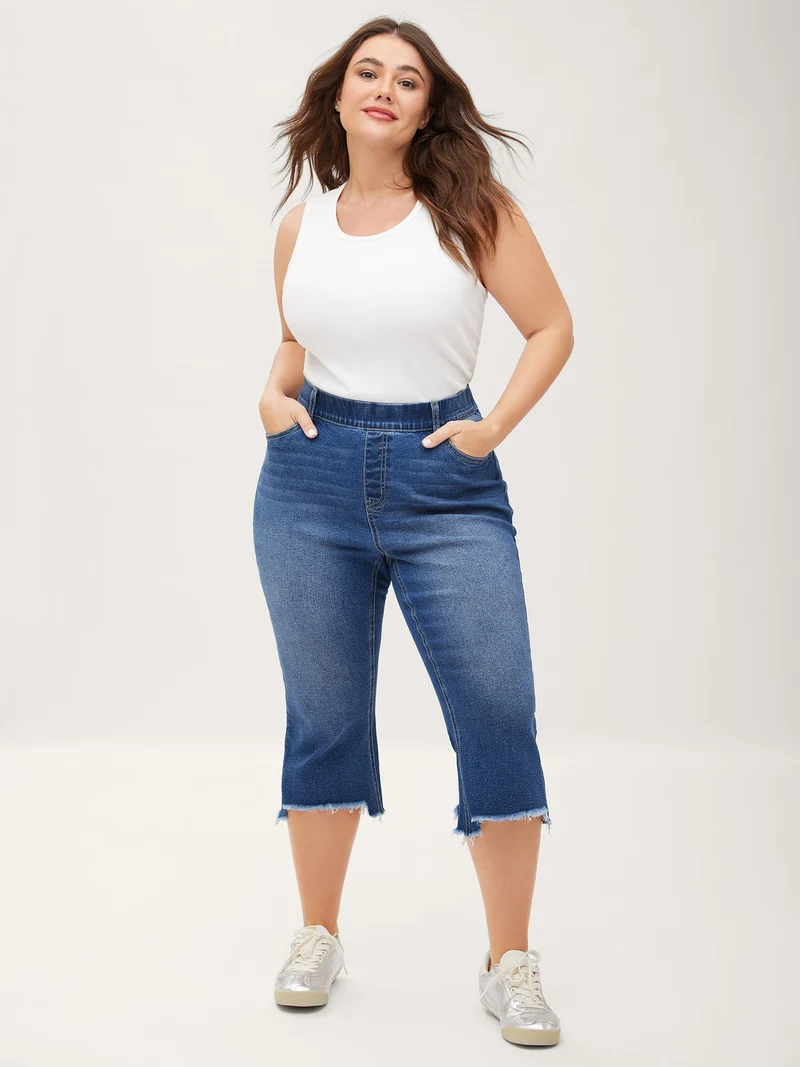 Pull-On Frayed Capri Hem Jeans