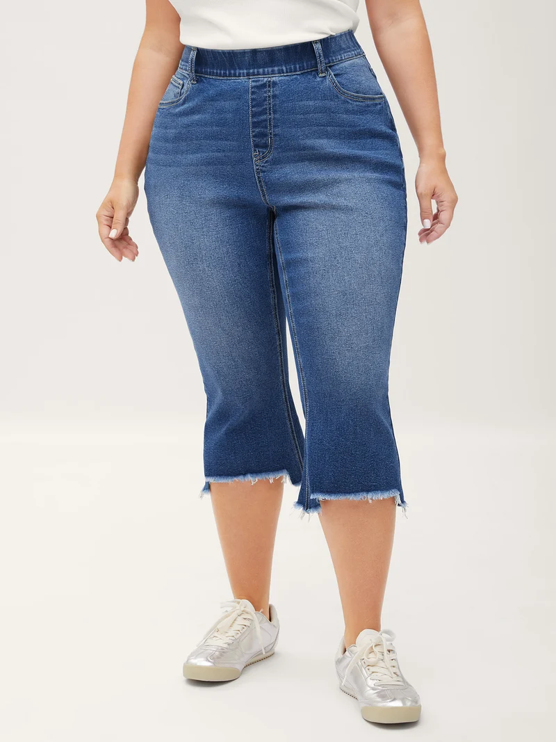 Pull-On Frayed Capri Hem Jeans
