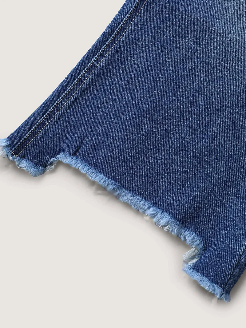 Pull-On Frayed Capri Hem Jeans