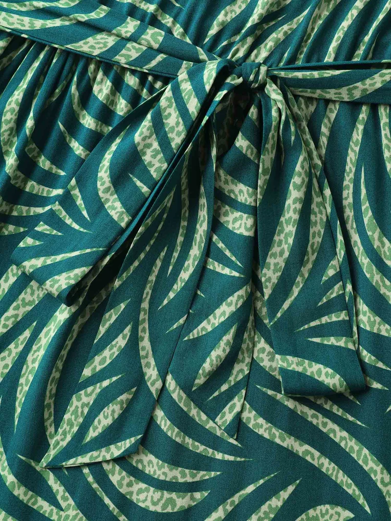 Grassy Print Curvy Hem Pockets Midi Dress
