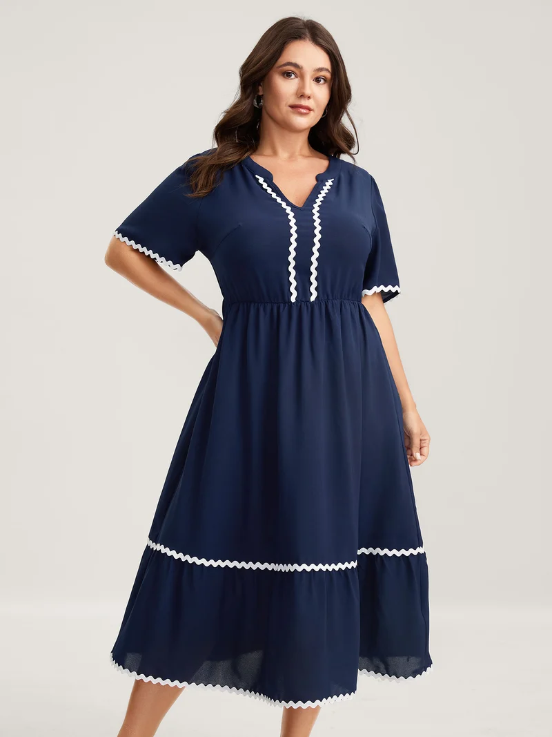 Lace Contrast Notched Collar Midi Dress