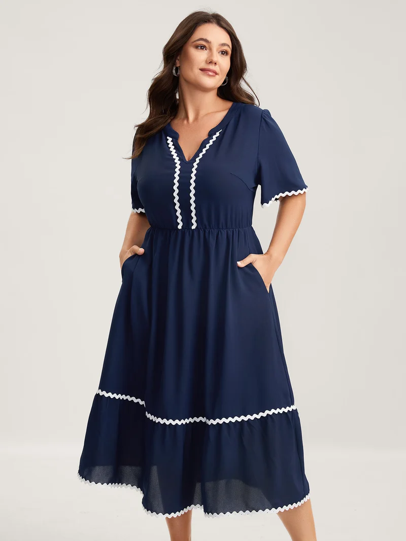 Lace Contrast Notched Collar Midi Dress