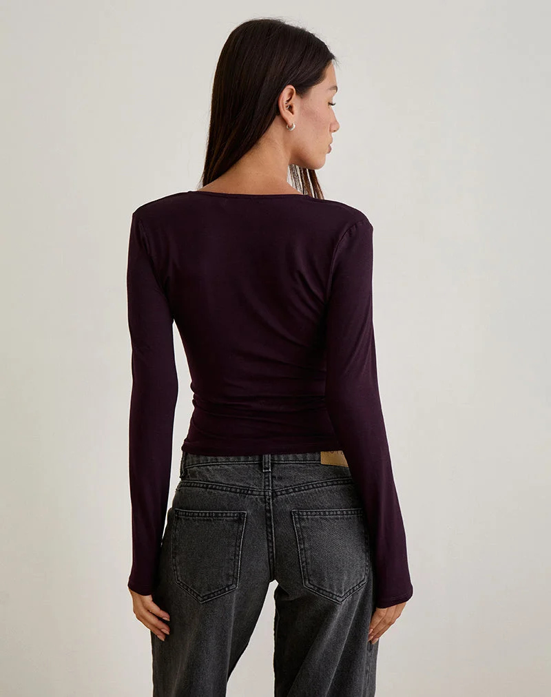 Aye Plunge Long Sleeve Top with Ruched Neck in Redwood (Top à manches longues plongeantes et encolure froncée en bois rouge)