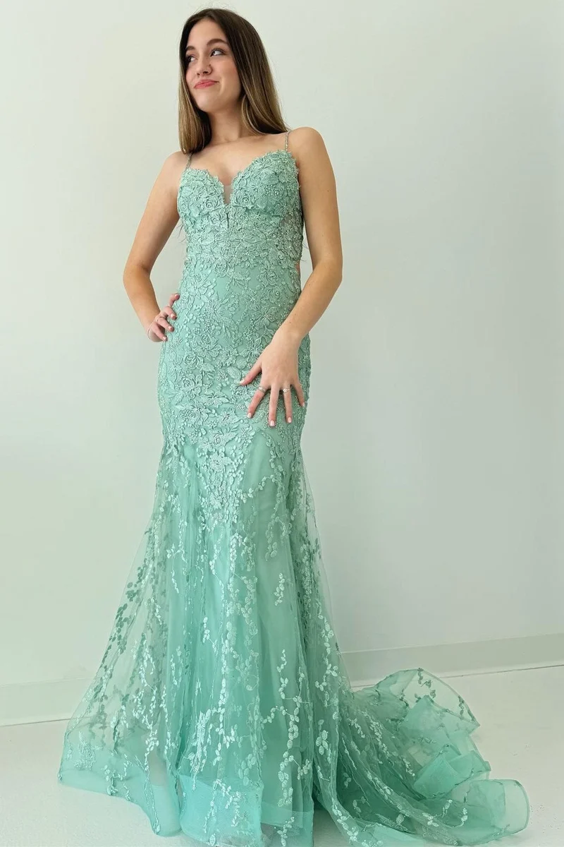 Robe de bal longue sirène en dentelle vert sauge, dos ouvert