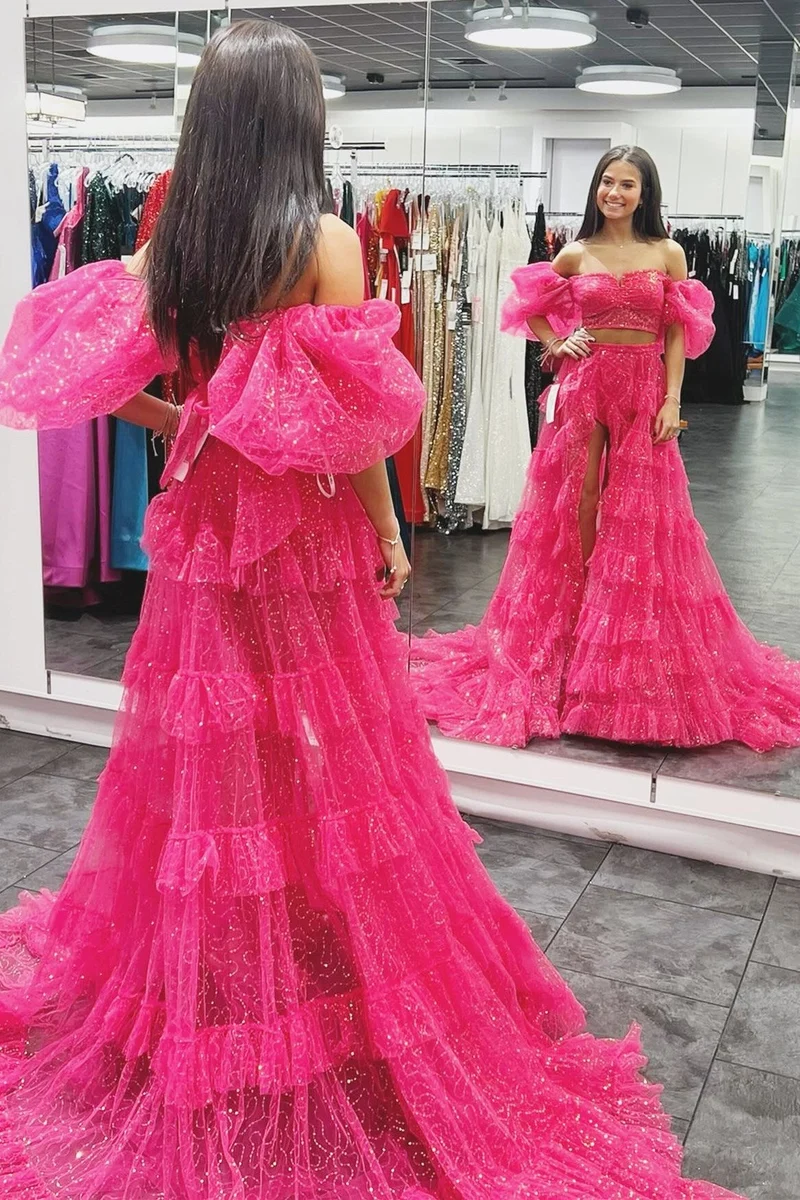 Robe de bal fuchsia deux pièces à manches bouffantes et à volants et paillettes avec fente
