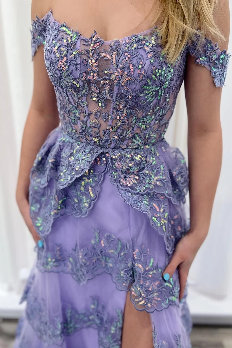 Robe de bal transparente en dentelle à volants et épaules dénudées lavande avec fente
