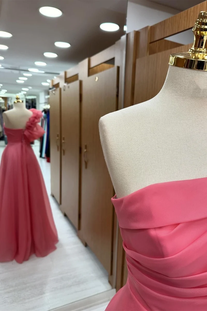 Robe de bal en organza à une épaule pastèque