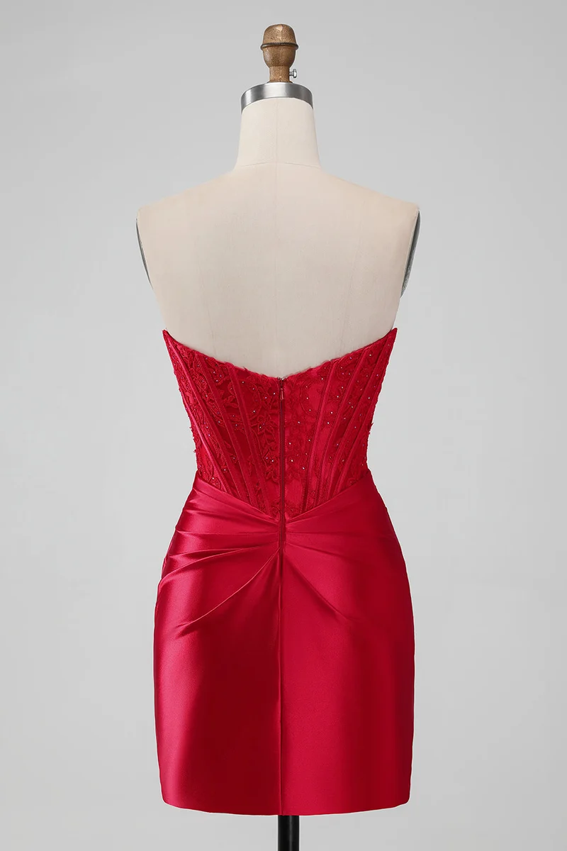 Robe de soirée courte rouge moulante en dentelle froncée sans bretelles