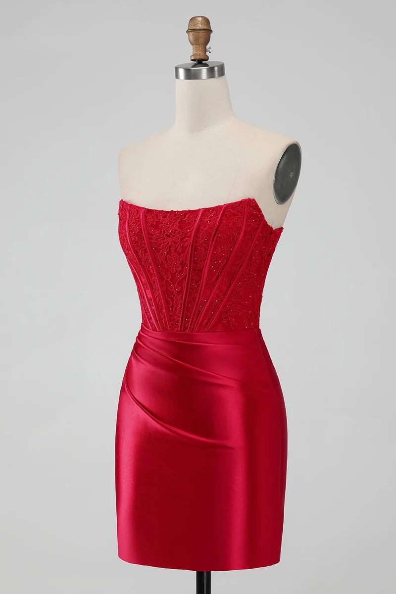 Robe de soirée courte rouge moulante en dentelle froncée sans bretelles