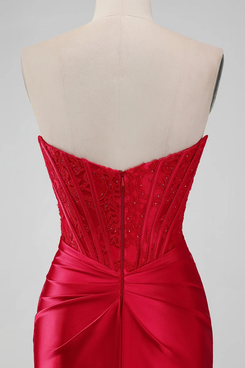 Robe de soirée courte rouge moulante en dentelle froncée sans bretelles