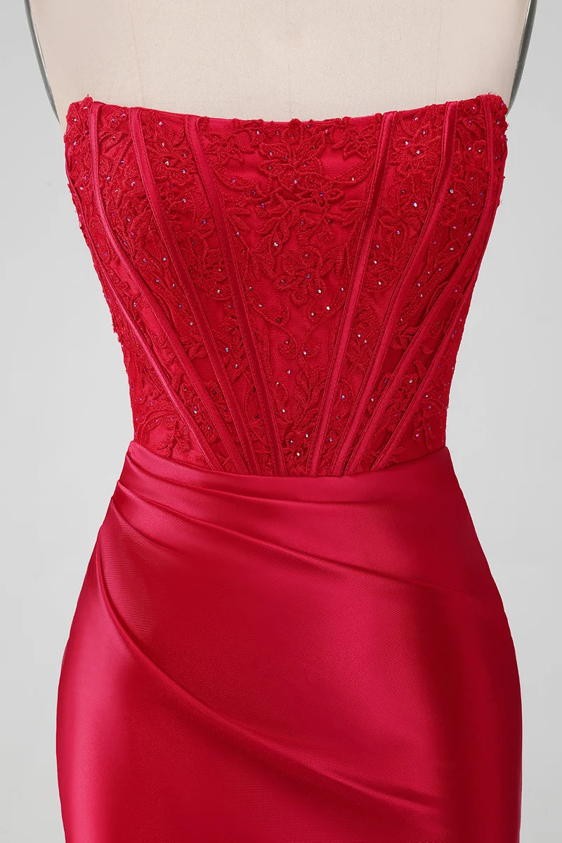 Robe de soirée courte rouge moulante en dentelle froncée sans bretelles